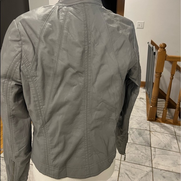 COPY - Brand new gray leather jacket watch video 🖤🥰 - Picture 3 of 5